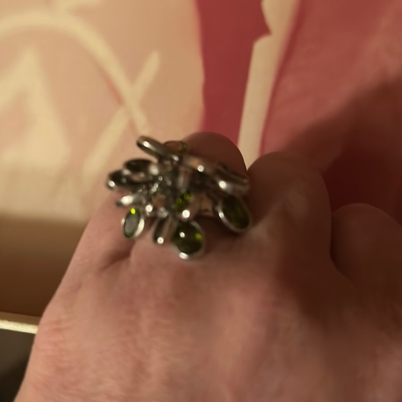 Accessories - Size 7.5 dangly green stone flower ring